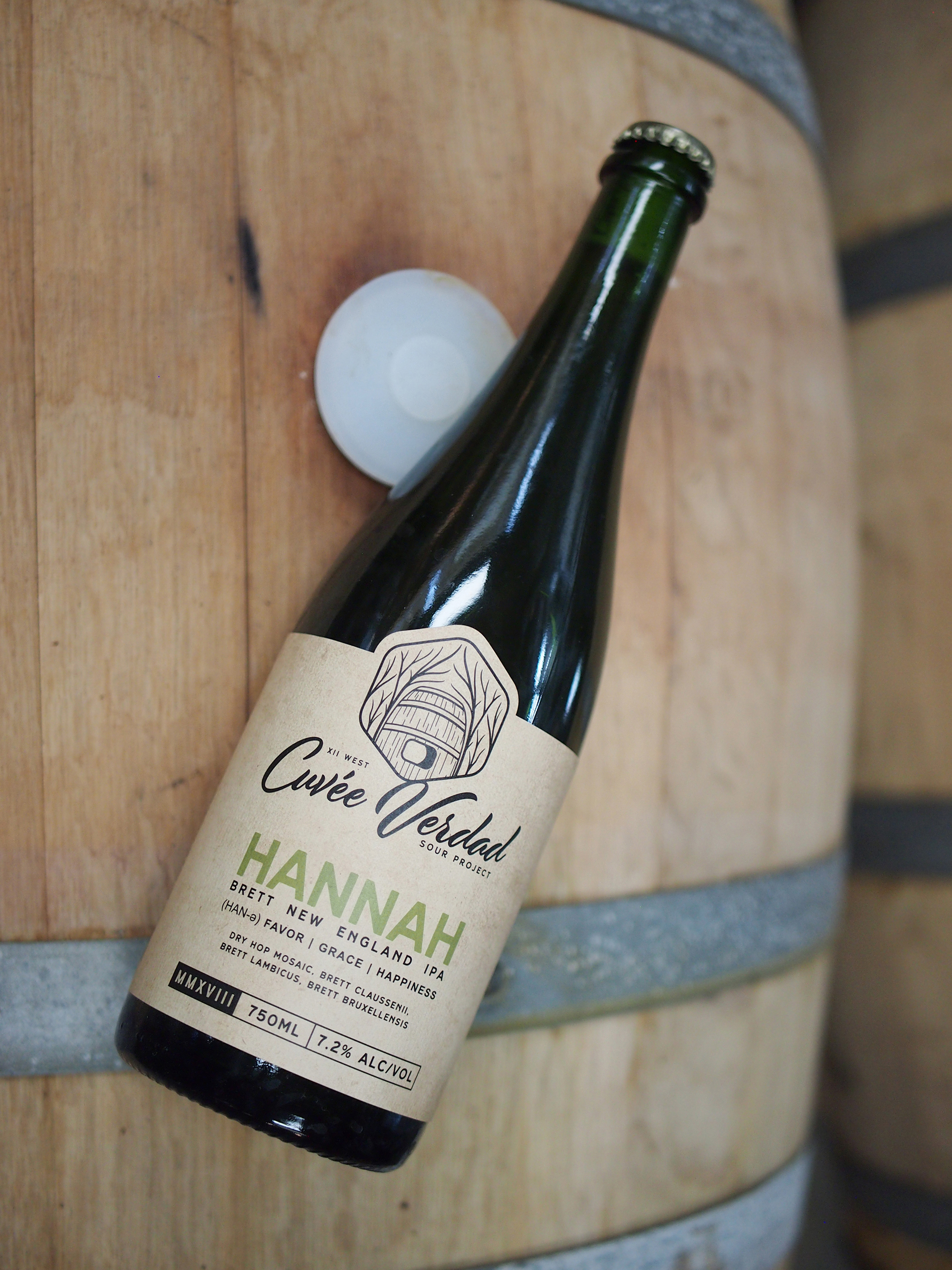 HANNAH BRETT NEW ENGLAND IPA NEIPA dry hopped with Mosaic hops and soured with Brett Claussenii, Brett Lambicus, and Brett Bruxellensis. $16 | 750ml | 7.2%
